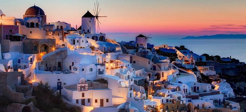 8 REASONS TO MOVE TO GREECE